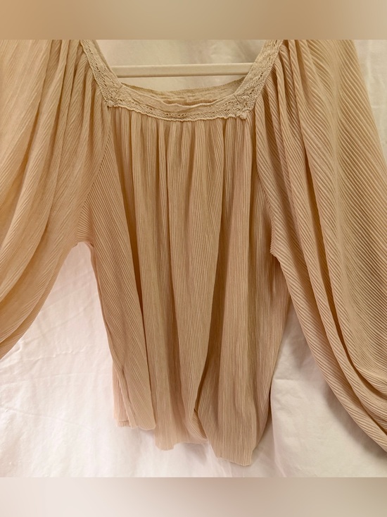 Blu Pepper Tops - Blu Pepper design California size M erethreal feminine beige cream tan blouse
